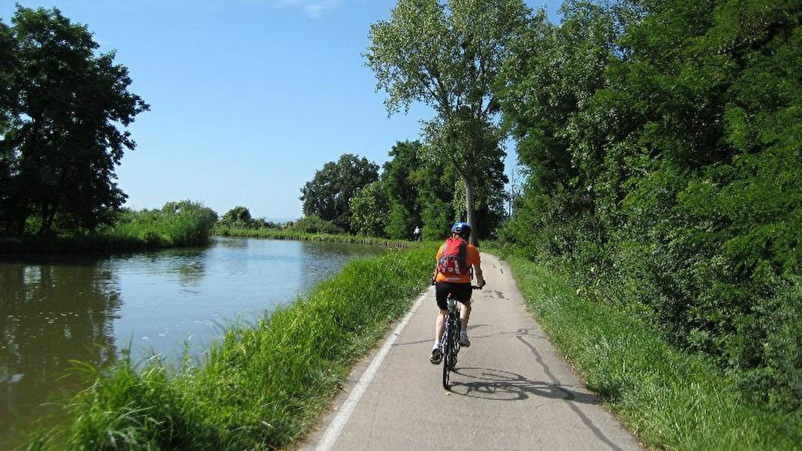 Discover Burgundy by bike along the canals / 7 days